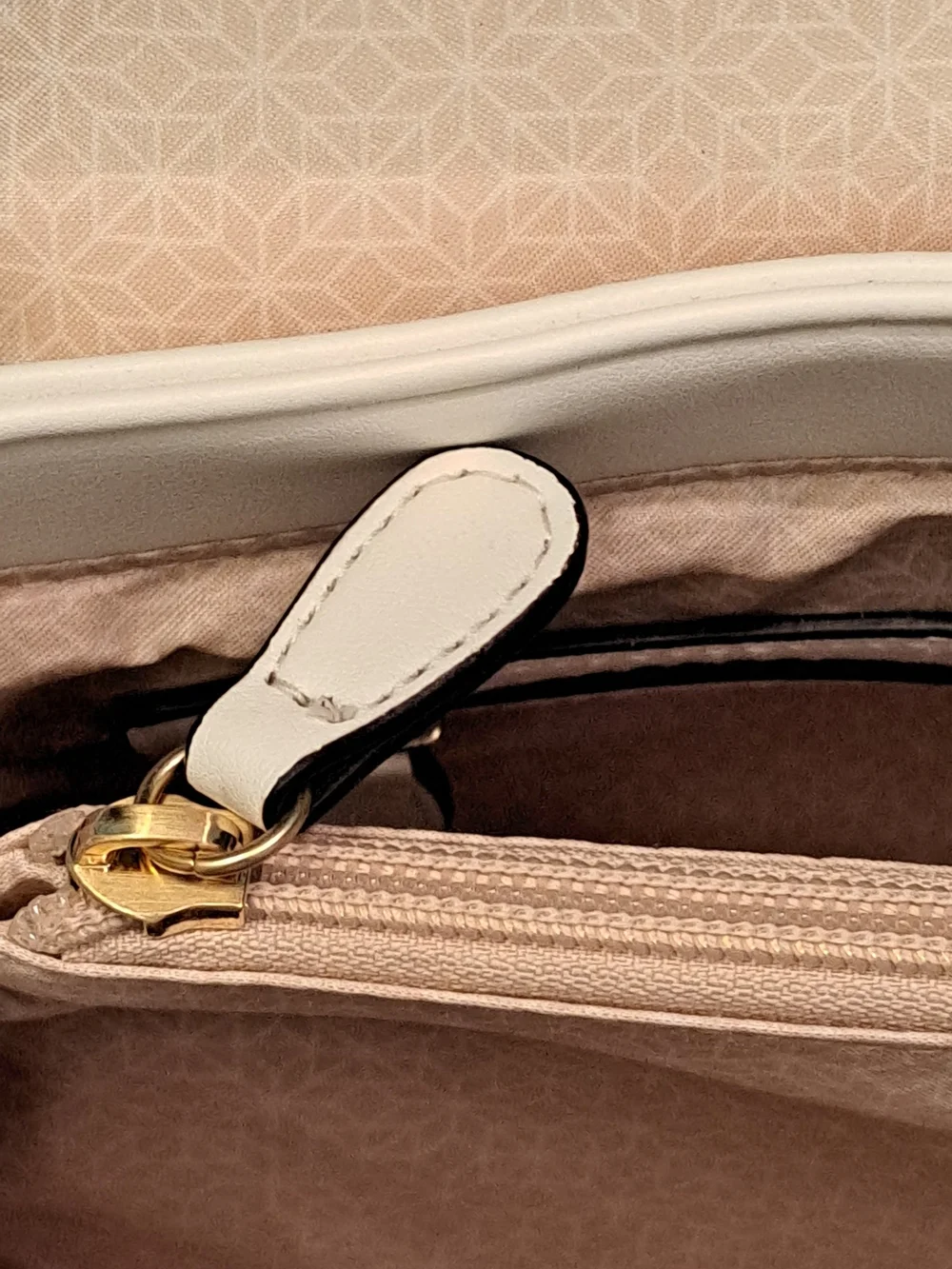 Elegant And Classic Quilted White Women's Shoulder Bag